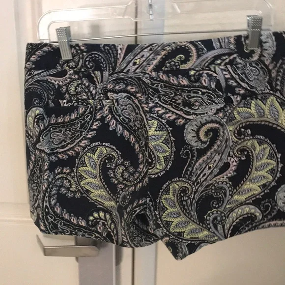 - Banana Republic paisley shorts in blue size 12 - Picture 6 of 9